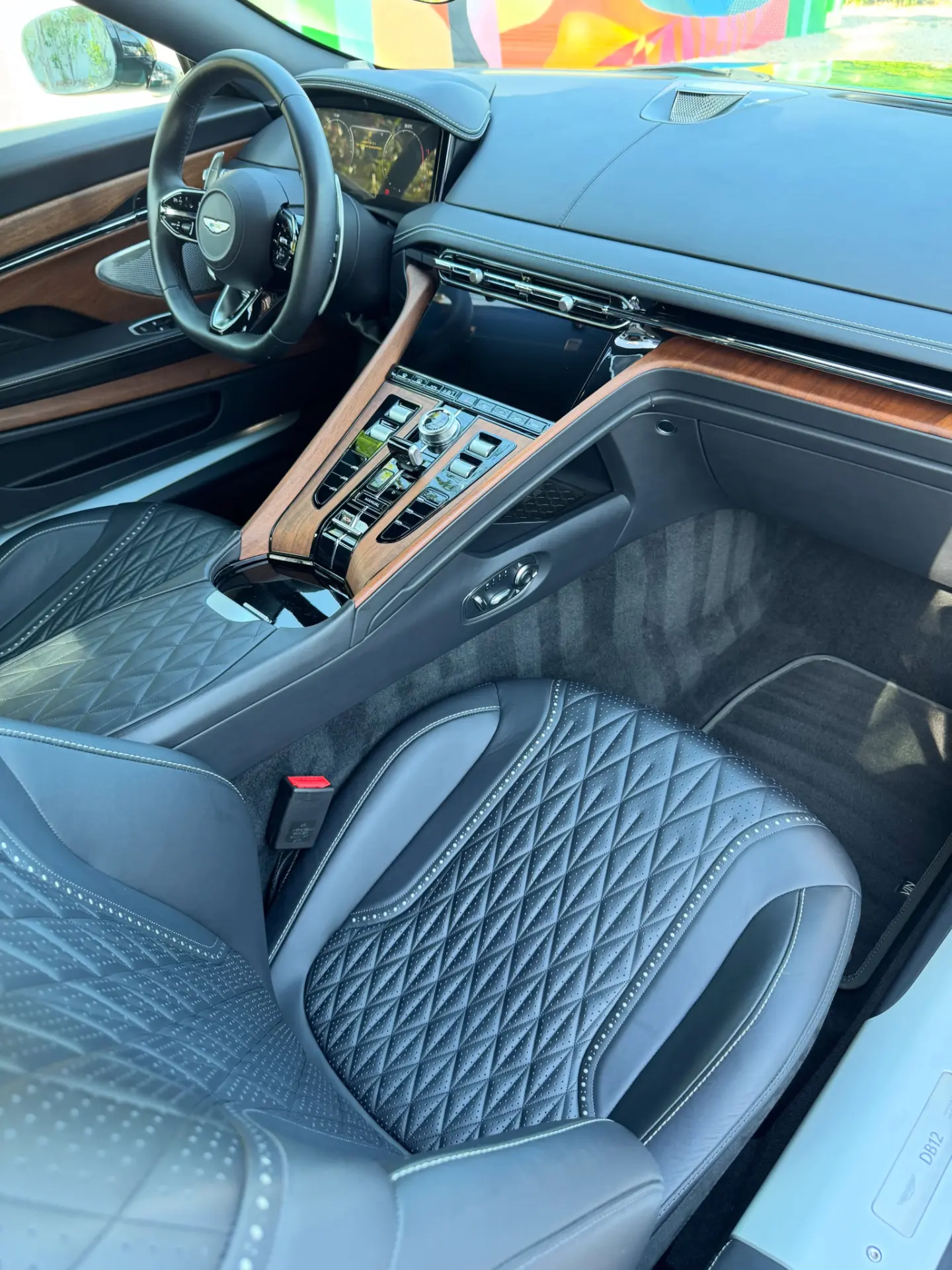 Aston Martin — Habitacle cuir détaillé par Golfe Auto Clean